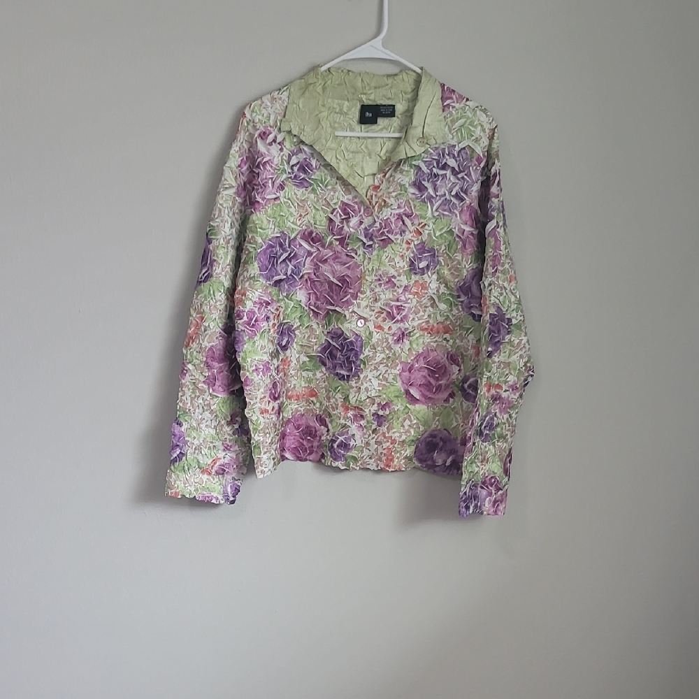 Textured Floral Button-Down Shirt in Lavender and Light Green